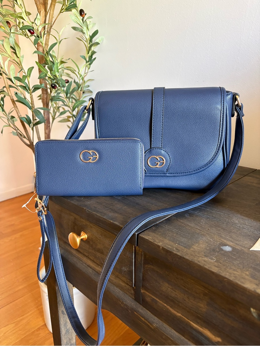 Crossbody Purse & Wristlet Set – in Blue Vegan Leather